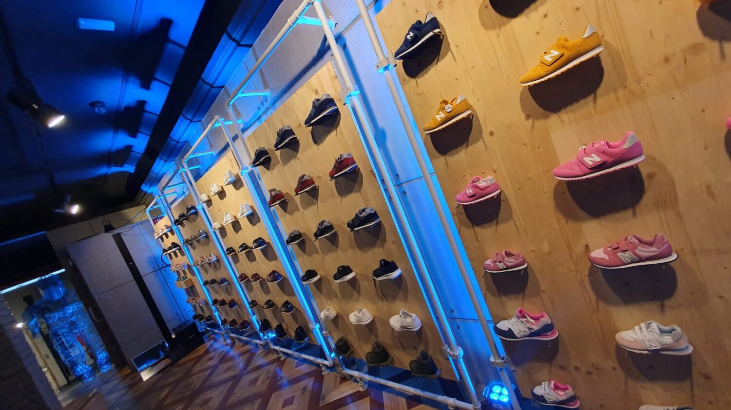 AVL triunfa en la presentación de la nueva colección New Balance